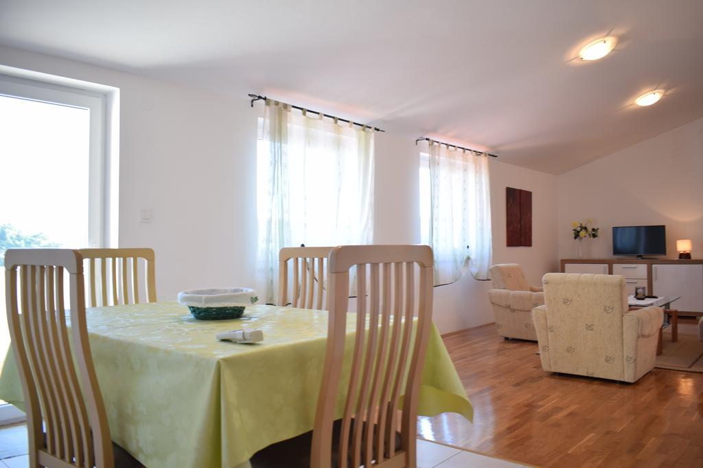 Apartments Blue Dream Malinska Exterior photo
