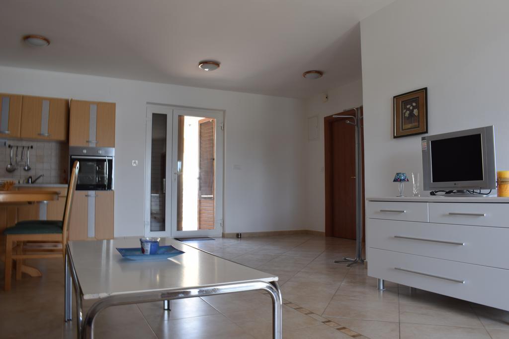 Apartments Blue Dream Malinska Exterior photo